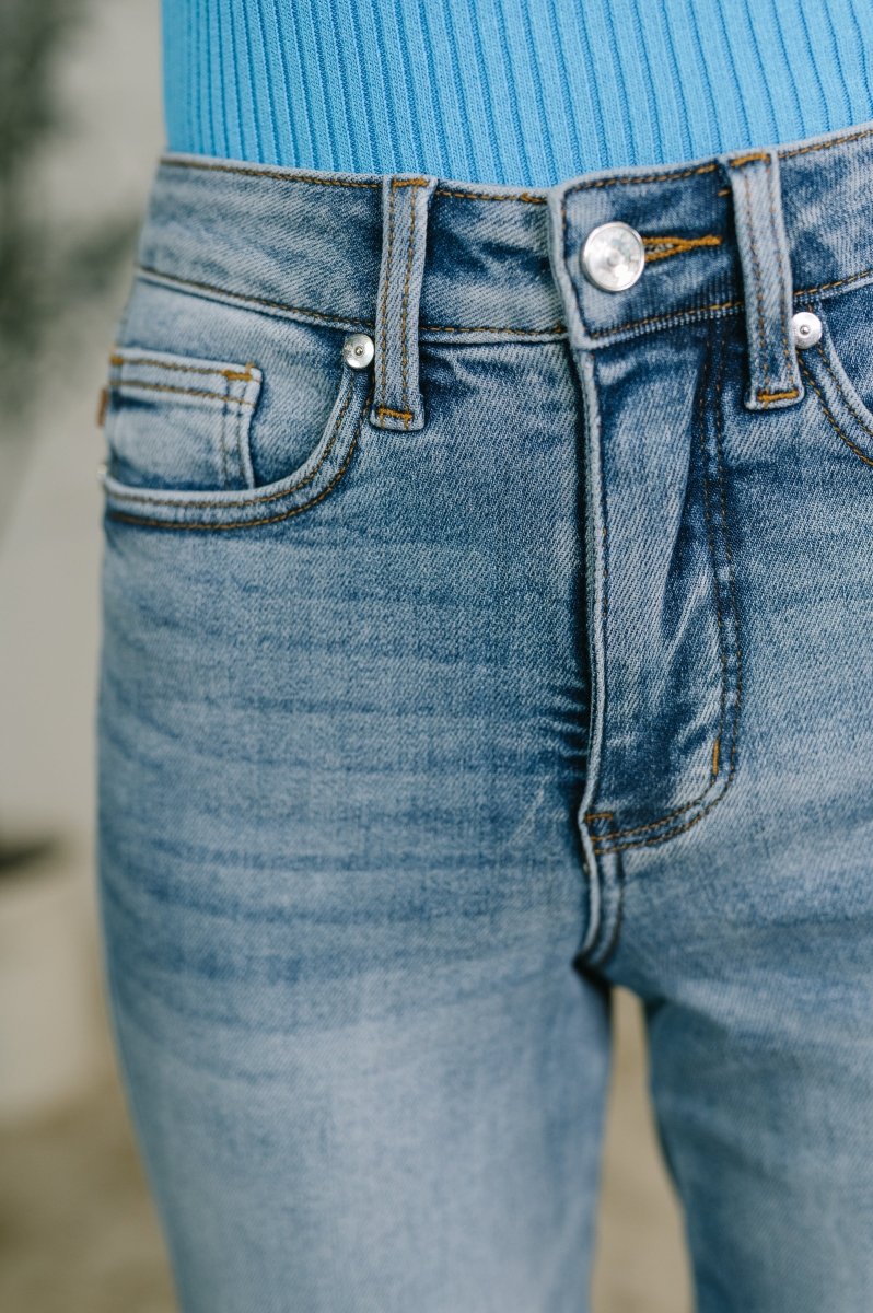 Carla High Waist Ankle Straight Jean