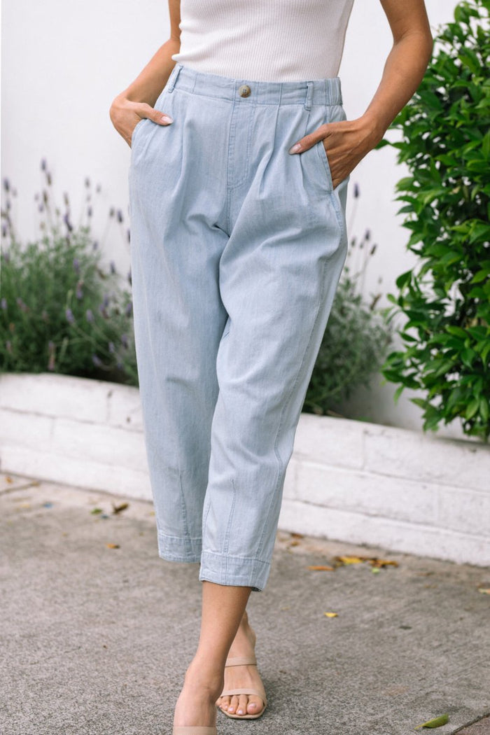 FARAH CHAMBRAY CAPRI PANTS