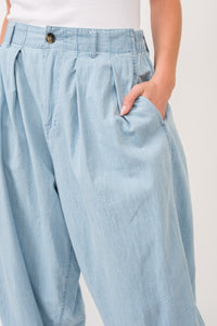 FARAH CHAMBRAY CAPRI PANTS