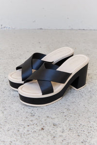 Cherish The Moments Contrast Platform Sandals in Black-Minnie's Treasure Boutique